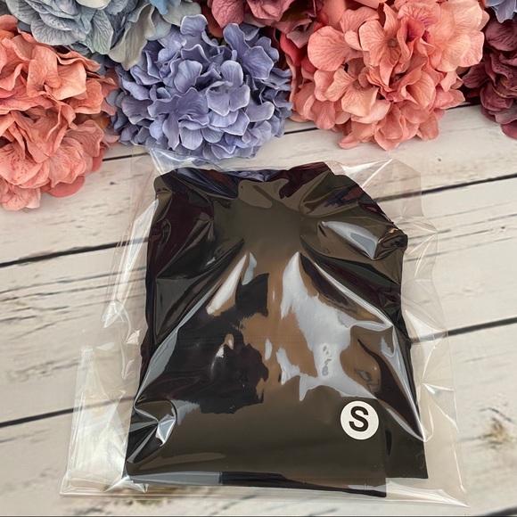 Black Yoga Sport Halter Low Back Crop Top - Picture 14 of 16